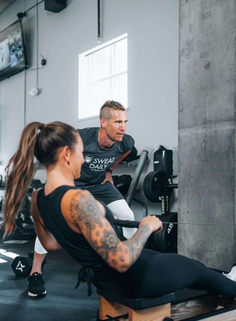 Trainer giving one to one coaching cues